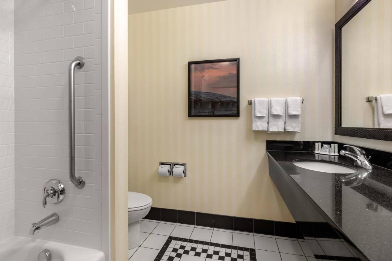 | Fairfield Inn & Suites by Marriott Rockford
