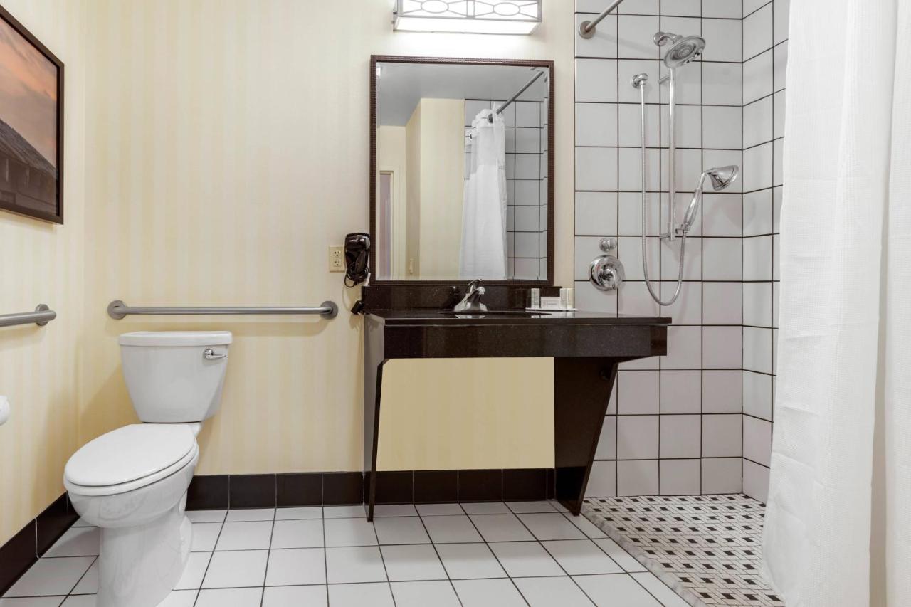 | Fairfield Inn & Suites by Marriott Rockford