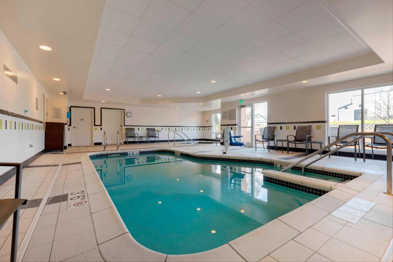 | Fairfield Inn & Suites by Marriott Rockford