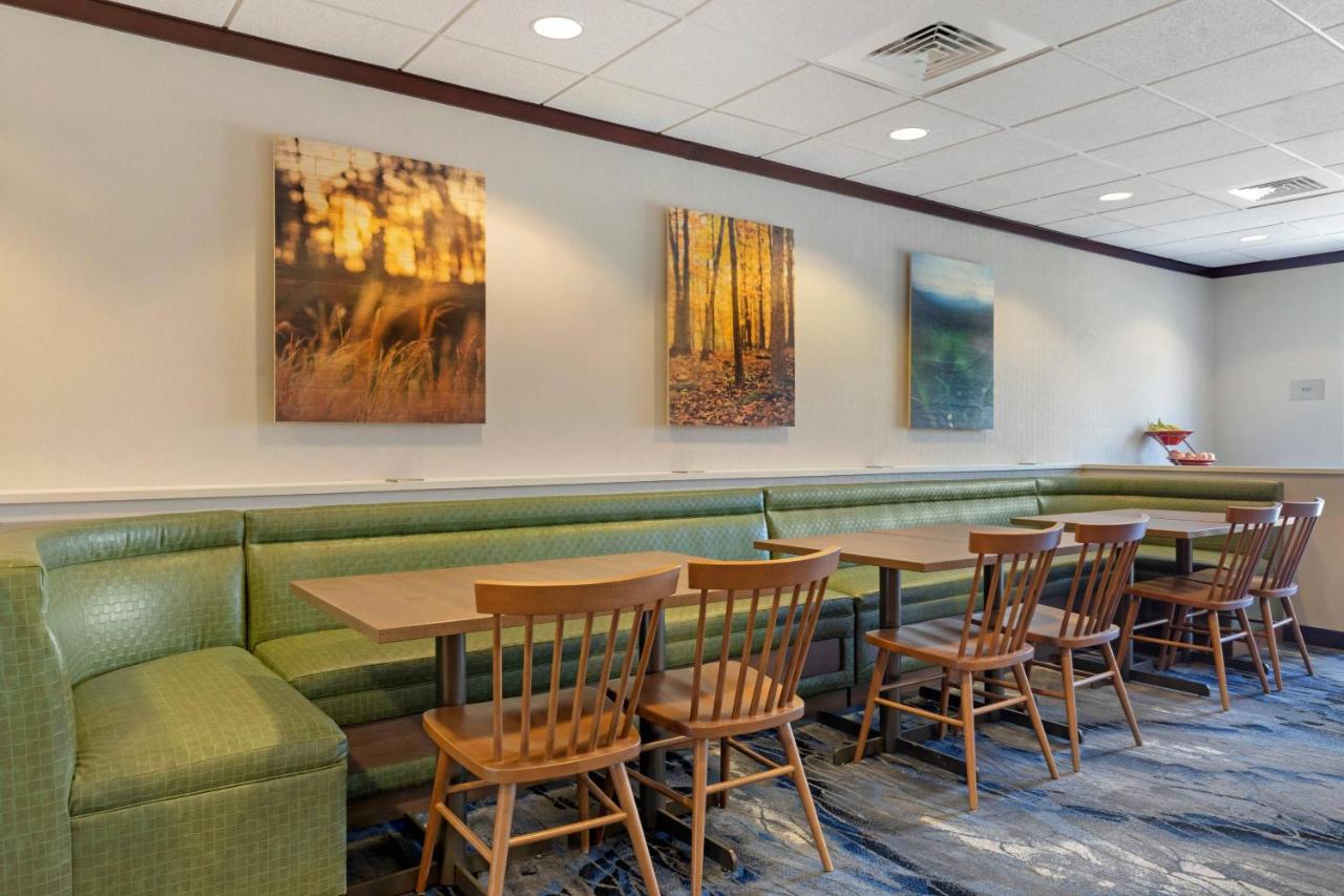 | Fairfield Inn & Suites by Marriott Rockford