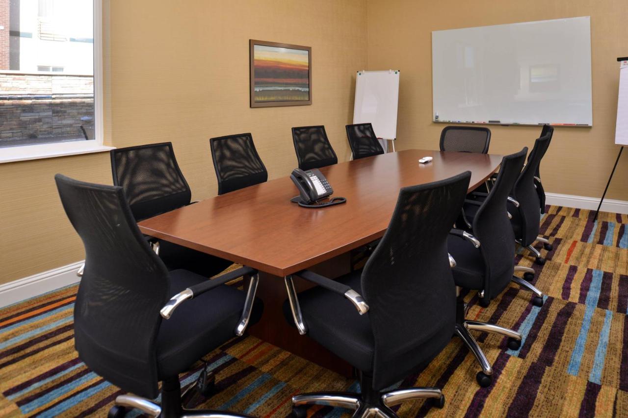 | Fairfield Inn & Suites Sacramento Airport Woodland