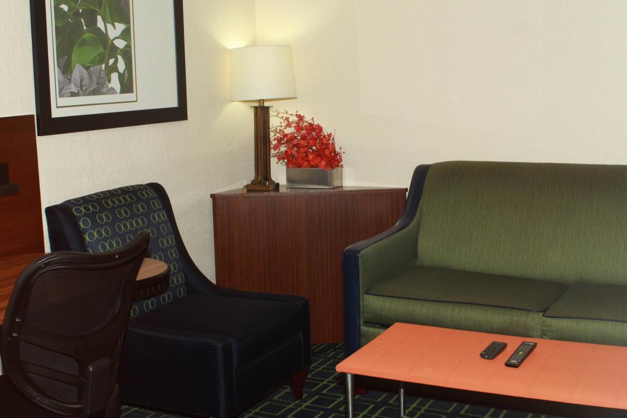 King Suite with Sofa Bed at Fairfield Inn & Suites by Marriott Fairmont