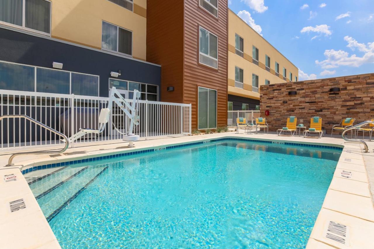 | Fairfield Inn & Suites Cotulla