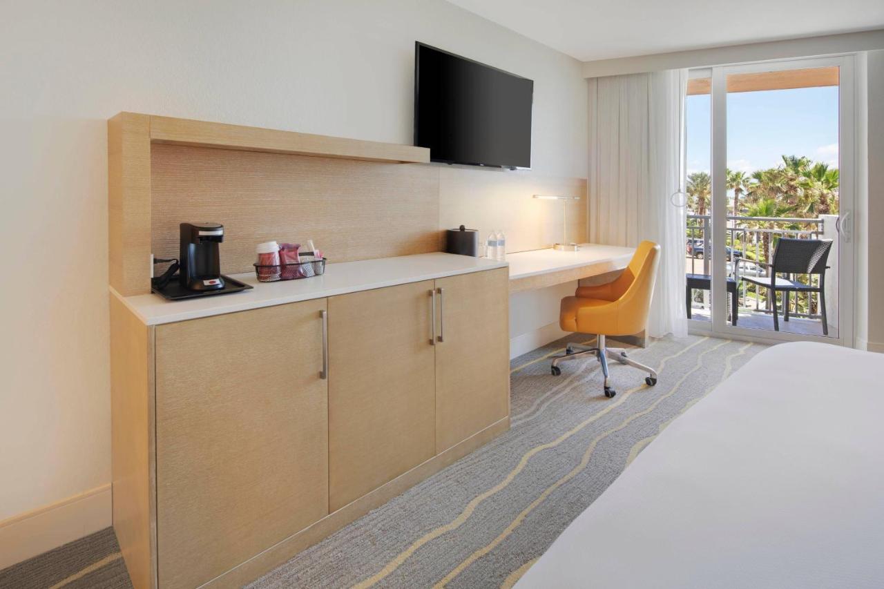 | Delta Hotels by Marriott Daytona Beach Oceanfront