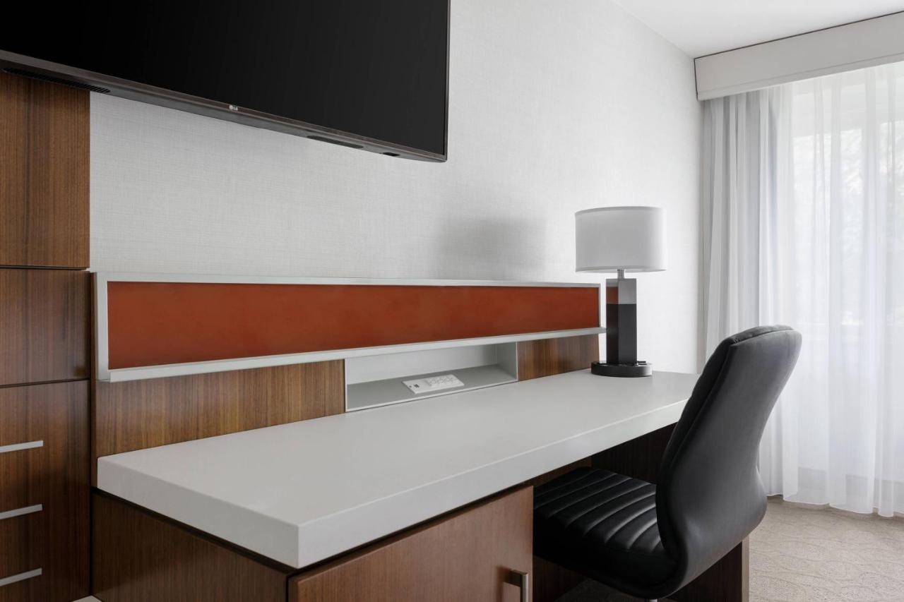 | Delta Hotels by Marriott Burlington