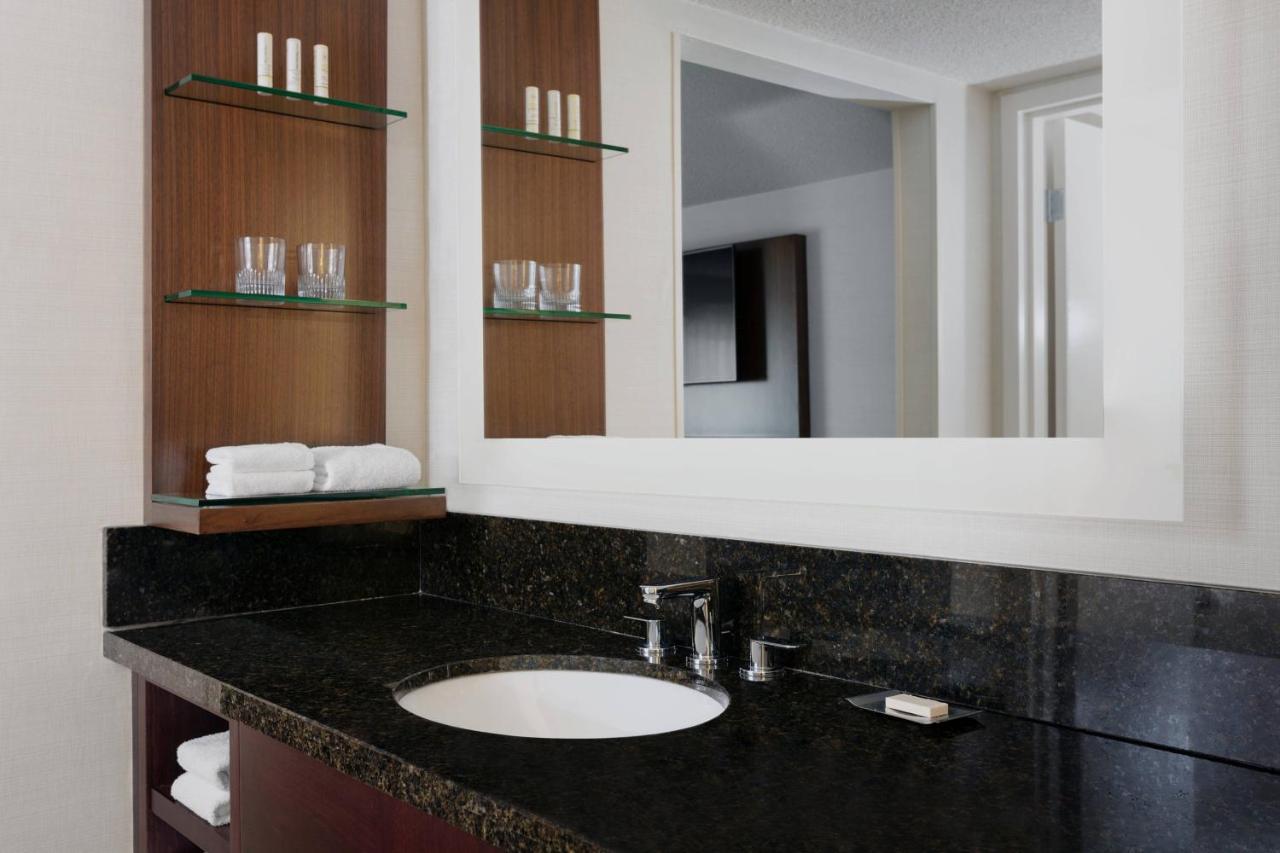 | Delta Hotels by Marriott Burlington