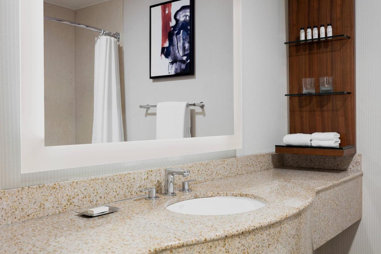 | Delta Hotels by Marriott Burlington