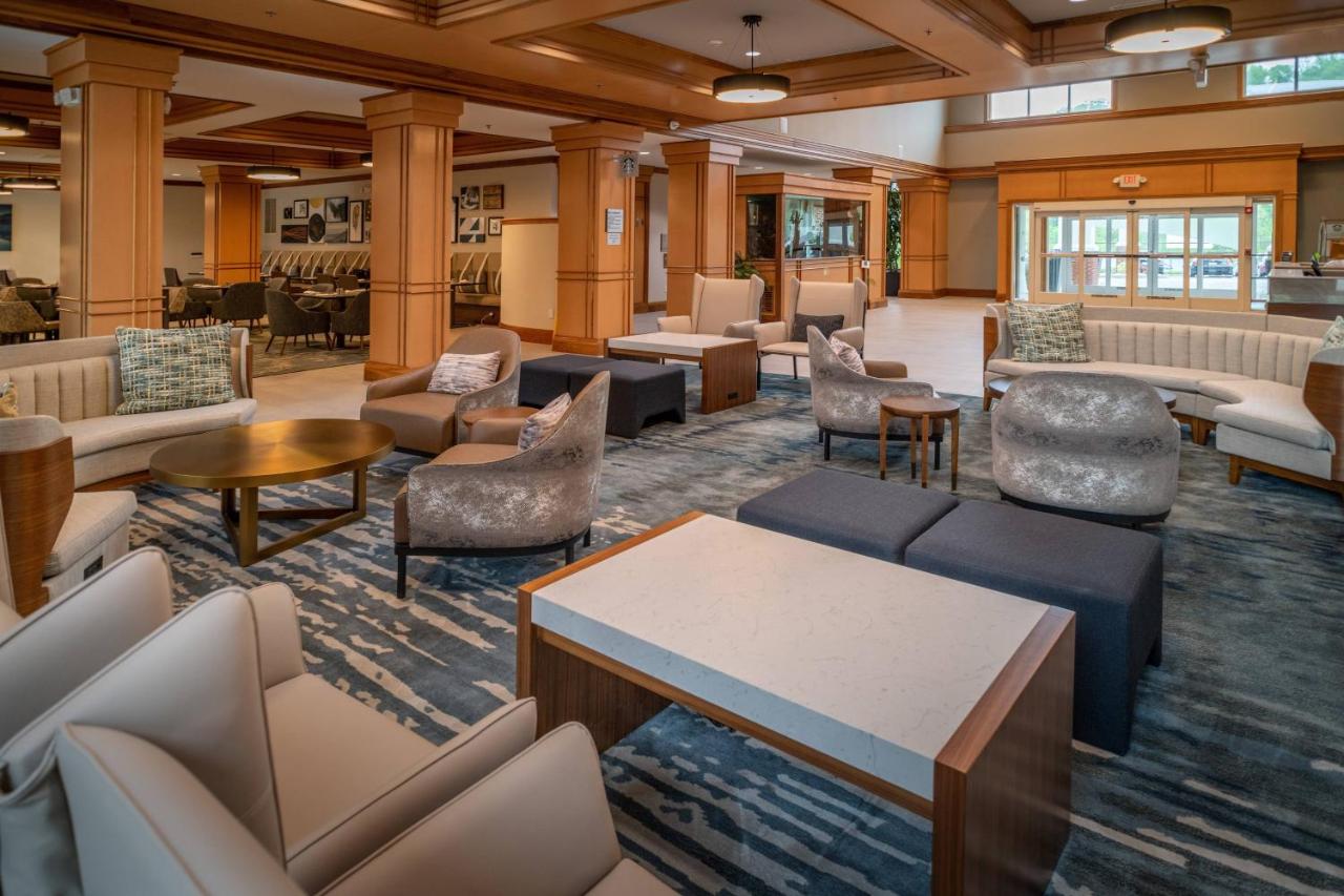 | Delta Hotels by Marriott Huntington Mall