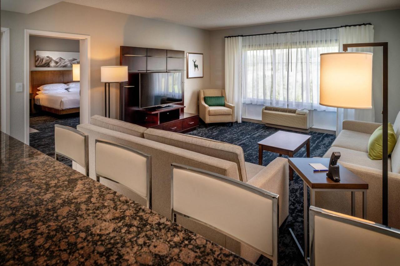 | Delta Hotels by Marriott Huntington Mall