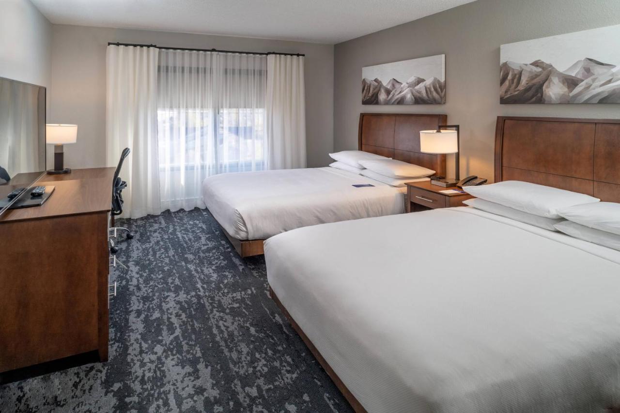 | Delta Hotels by Marriott Huntington Mall