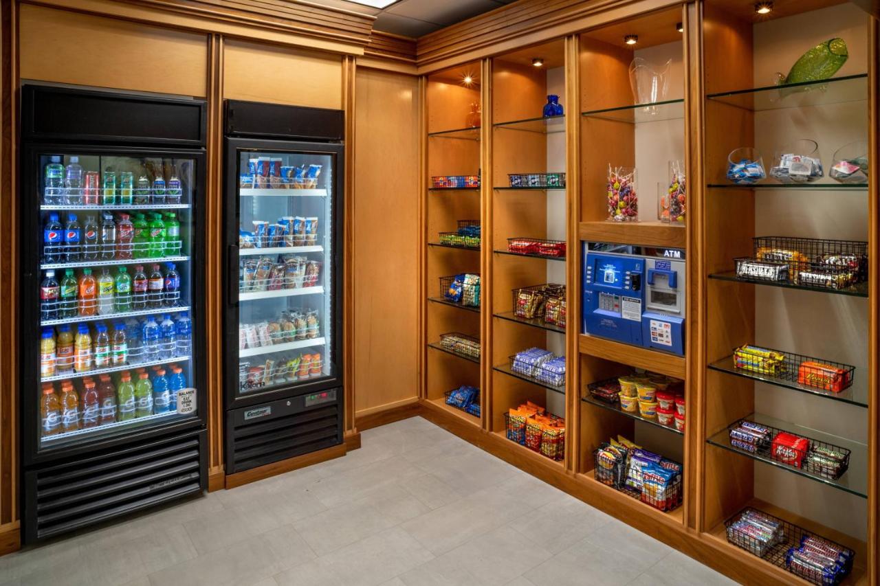 | Delta Hotels by Marriott Huntington Mall