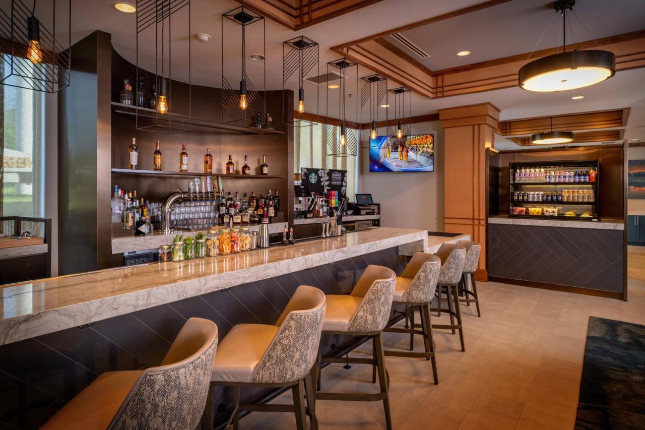 | Delta Hotels by Marriott Huntington Mall
