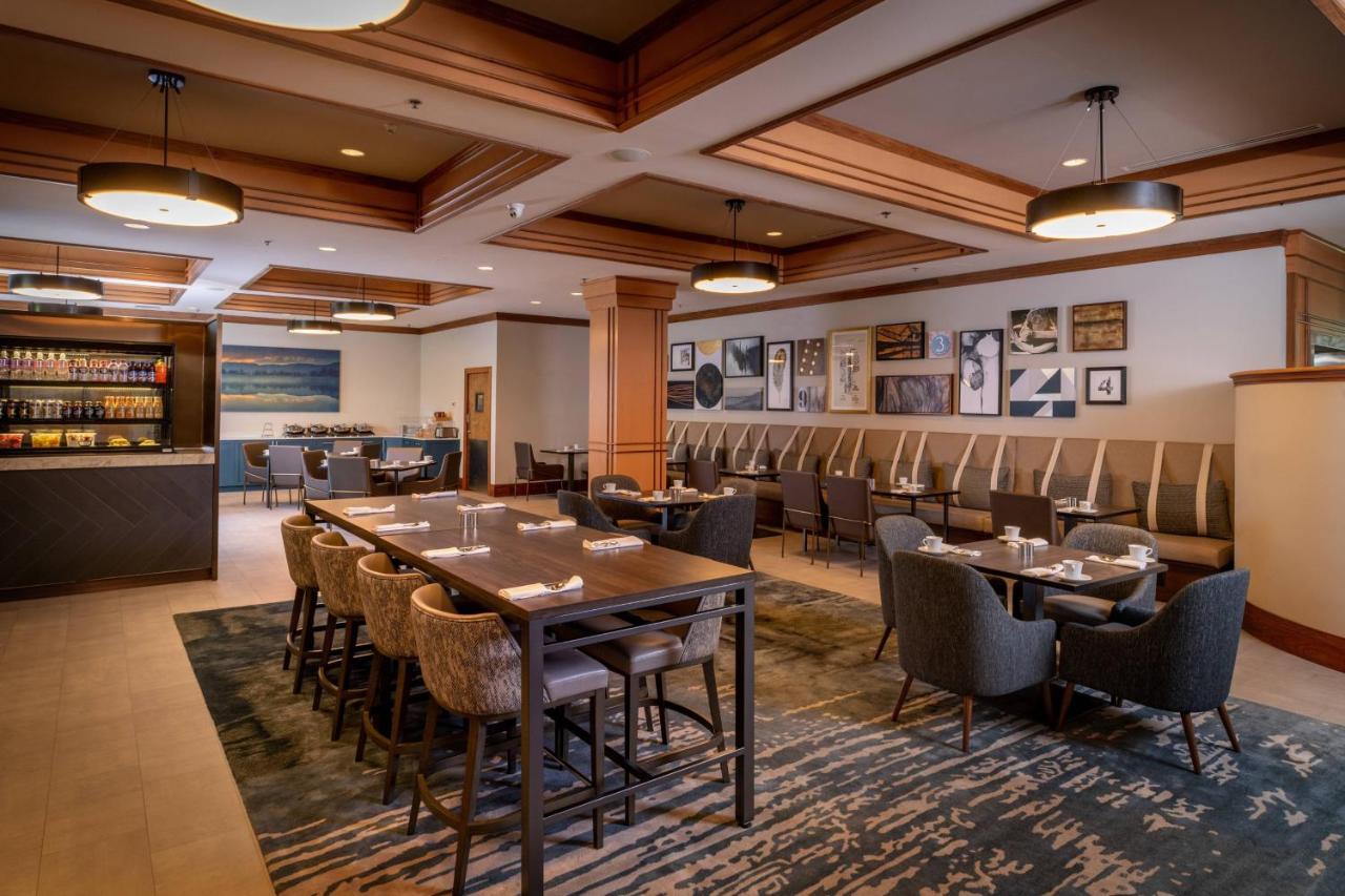 | Delta Hotels by Marriott Huntington Mall