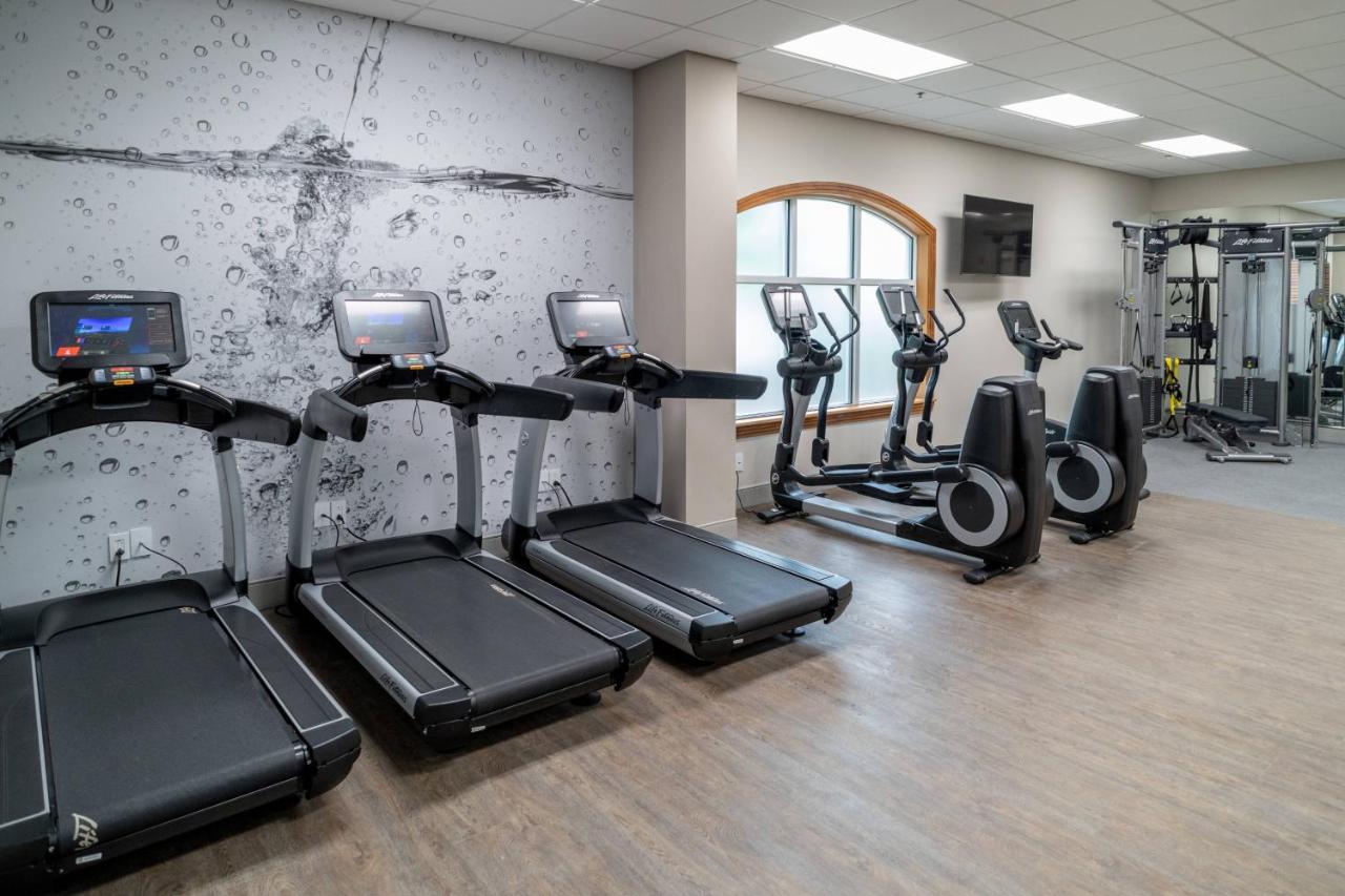 | Delta Hotels by Marriott Huntington Mall