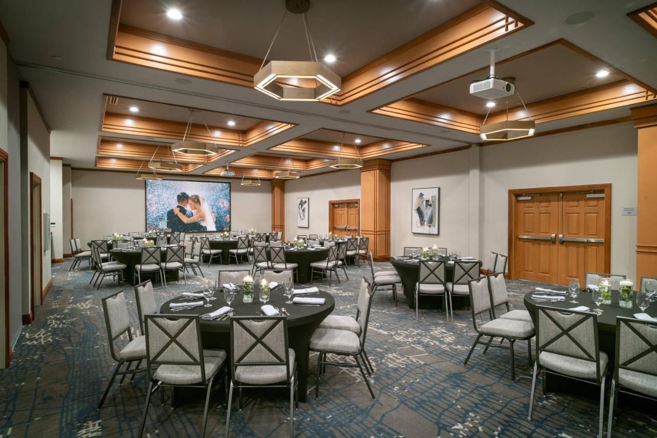 | Delta Hotels by Marriott Huntington Mall