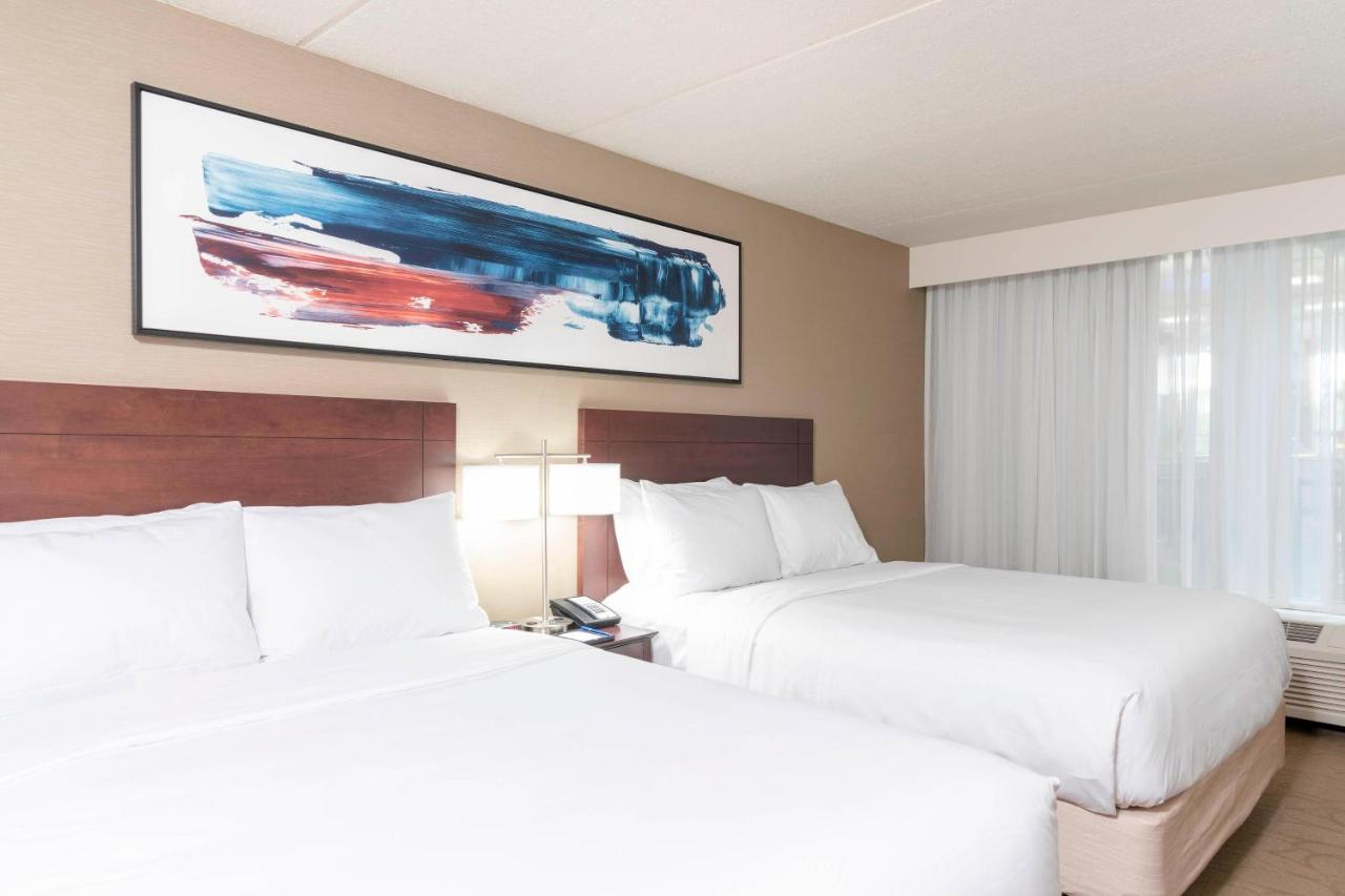 Guest room, 2 Queen at Delta Hotels by Marriott Kalamazoo Conference Center