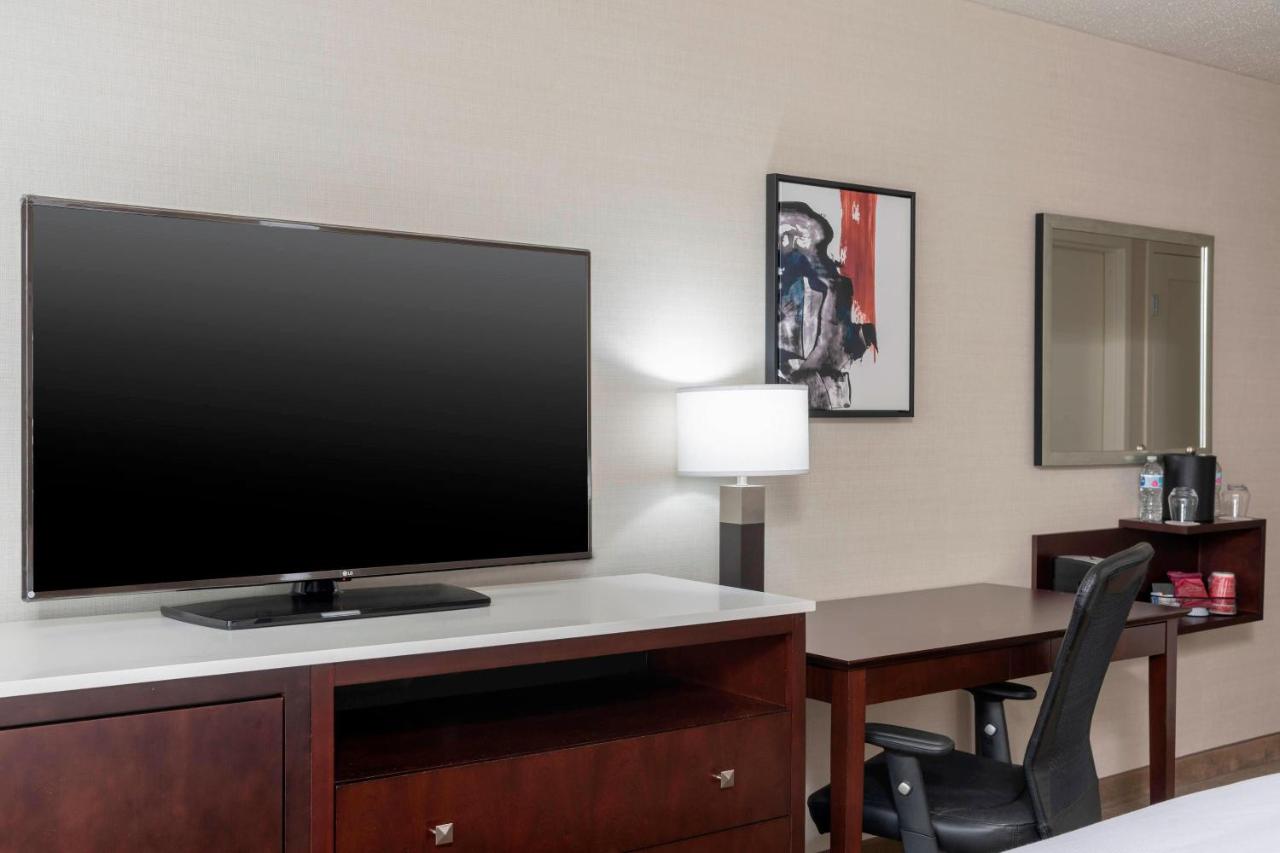 Atrium Access, Guest room, 2 Queen at Delta Hotels by Marriott Kalamazoo Conference Center
