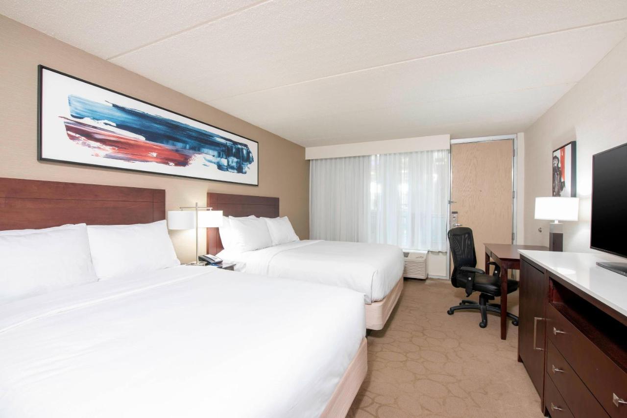 Atrium Access, Guest room, 2 Queen at Delta Hotels by Marriott Kalamazoo Conference Center