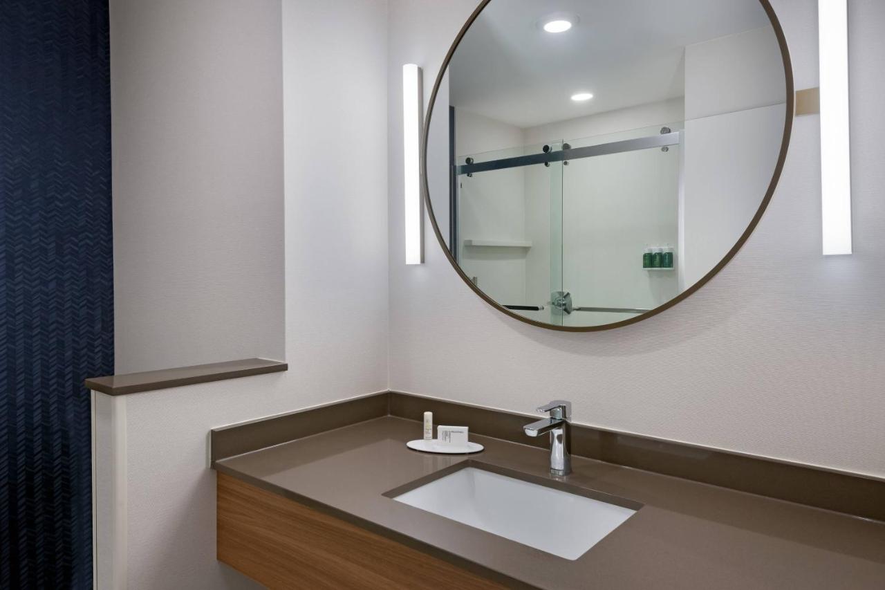| Fairfield Inn & Suites Charlotte Monroe