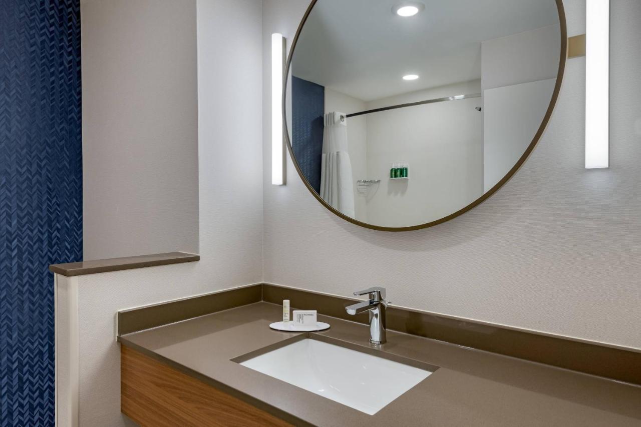 | Fairfield Inn & Suites Charlotte Monroe