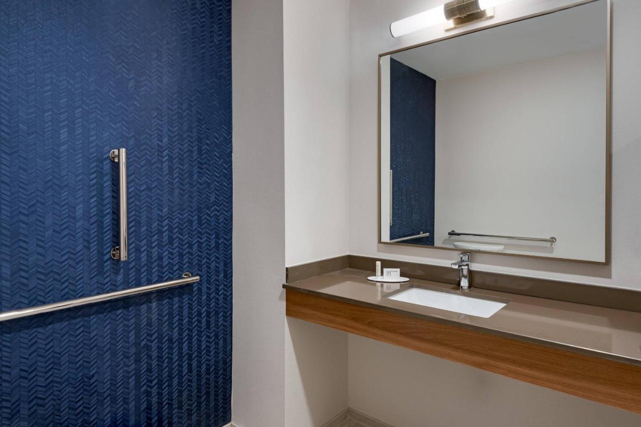 | Fairfield Inn & Suites Charlotte Monroe