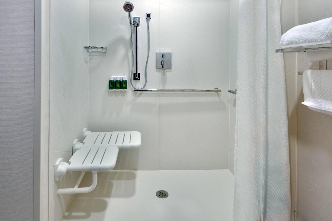 | Fairfield Inn & Suites Charlotte Monroe