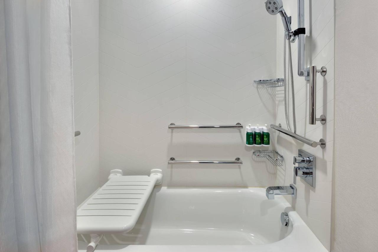 | Fairfield Inn & Suites Charlotte Monroe