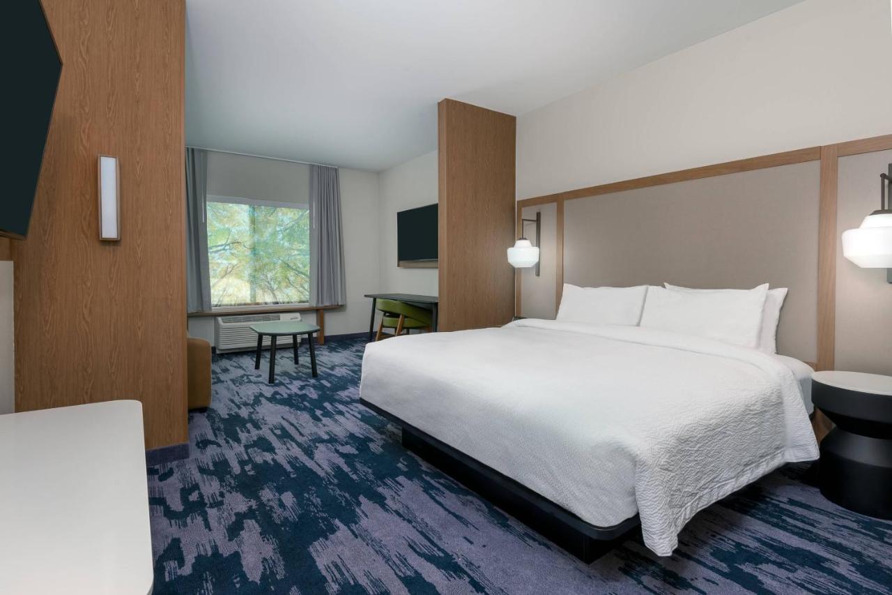 | Fairfield Inn & Suites Charlotte Monroe