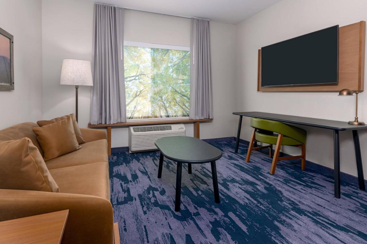 | Fairfield Inn & Suites Charlotte Monroe