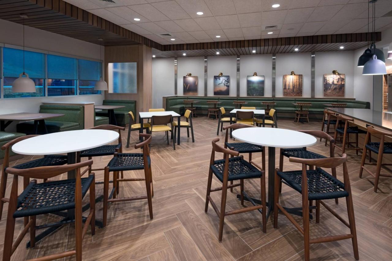 | Fairfield Inn & Suites Charlotte Monroe
