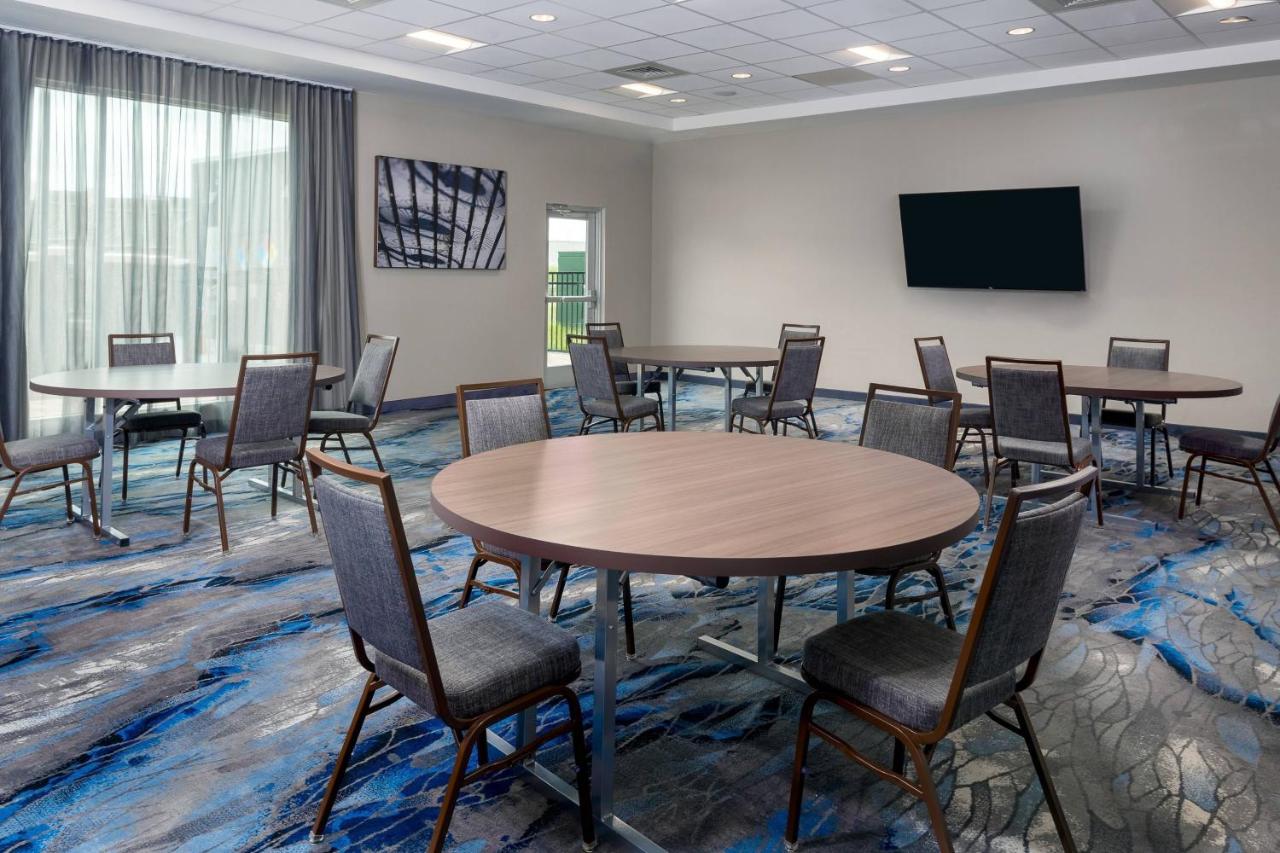 | Fairfield Inn & Suites Charlotte Monroe