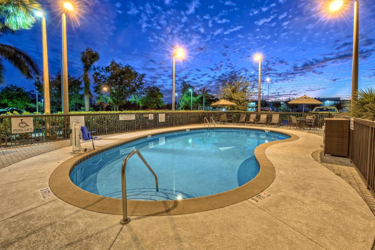 | Fairfield Inn & Suites by Marriott Naples
