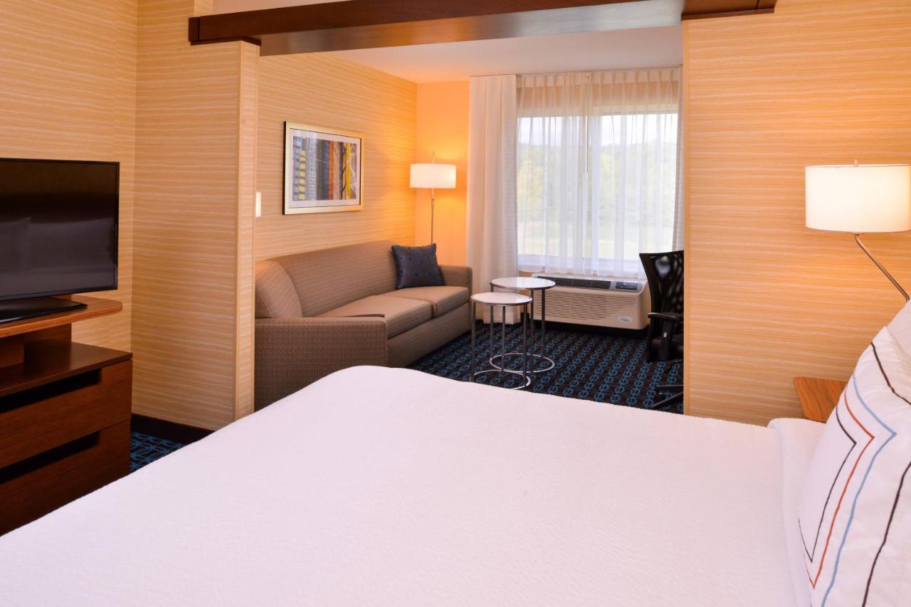 King Suite at Fairfield by Marriott Inn & Suites Plymouth White Mountains