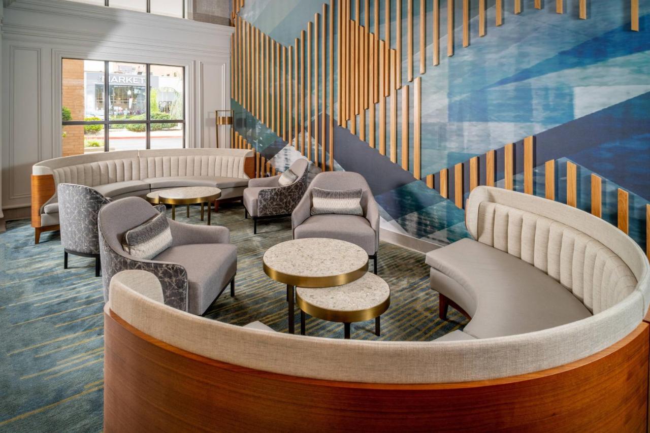 | Delta Hotels Huntington Downtown