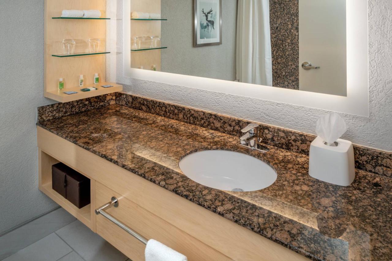| Delta Hotels Huntington Downtown