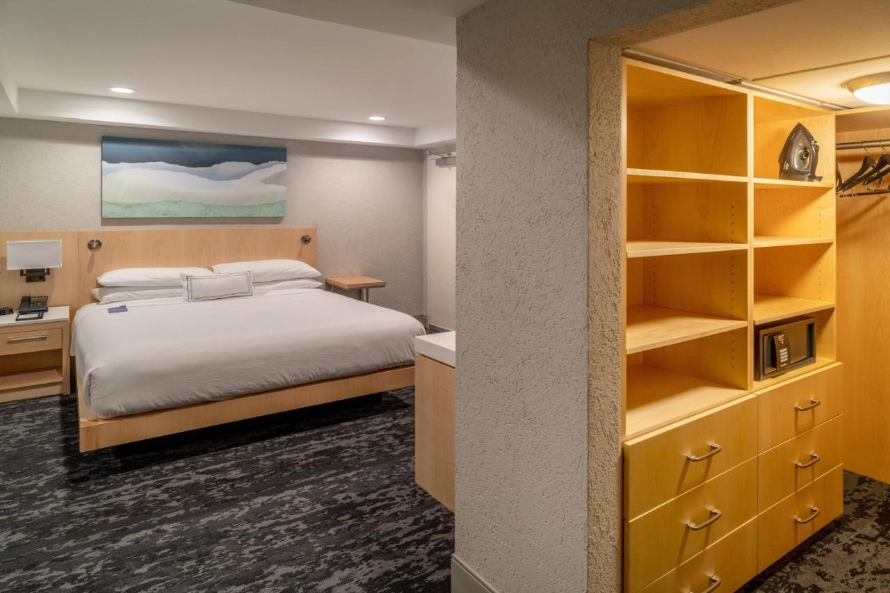 | Delta Hotels Huntington Downtown