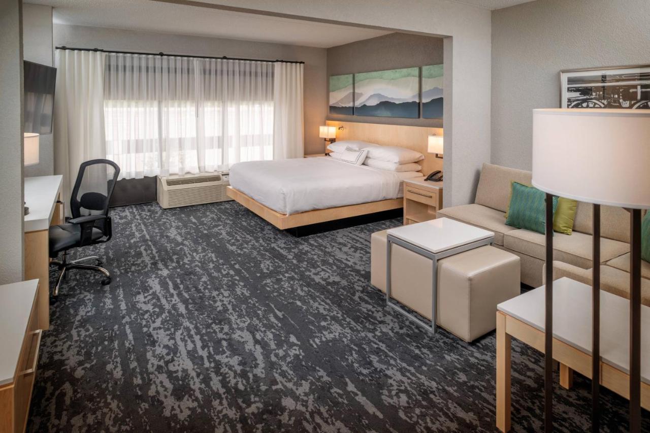 | Delta Hotels Huntington Downtown