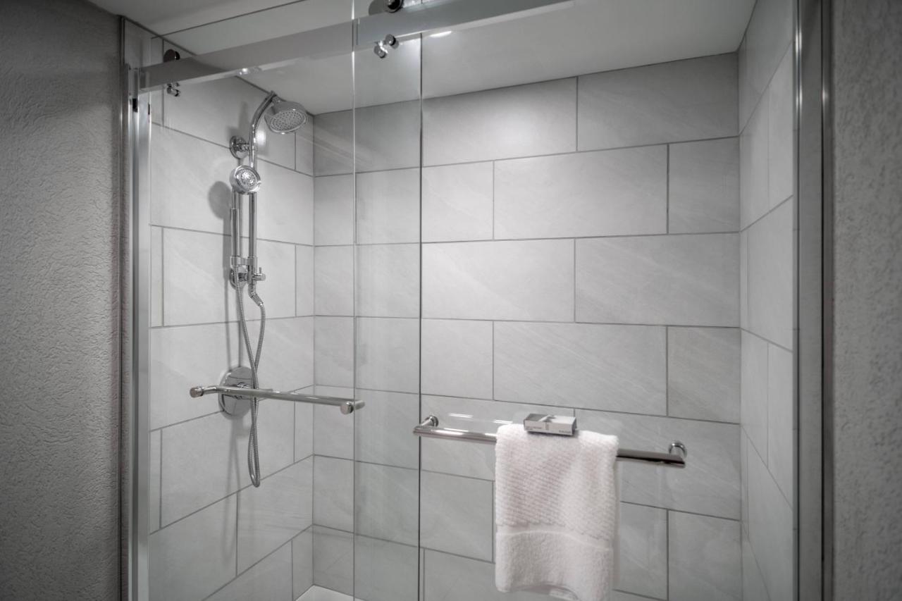 | Delta Hotels Huntington Downtown