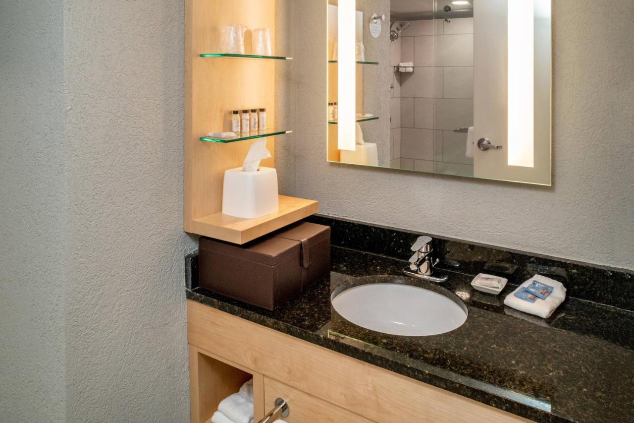 | Delta Hotels Huntington Downtown