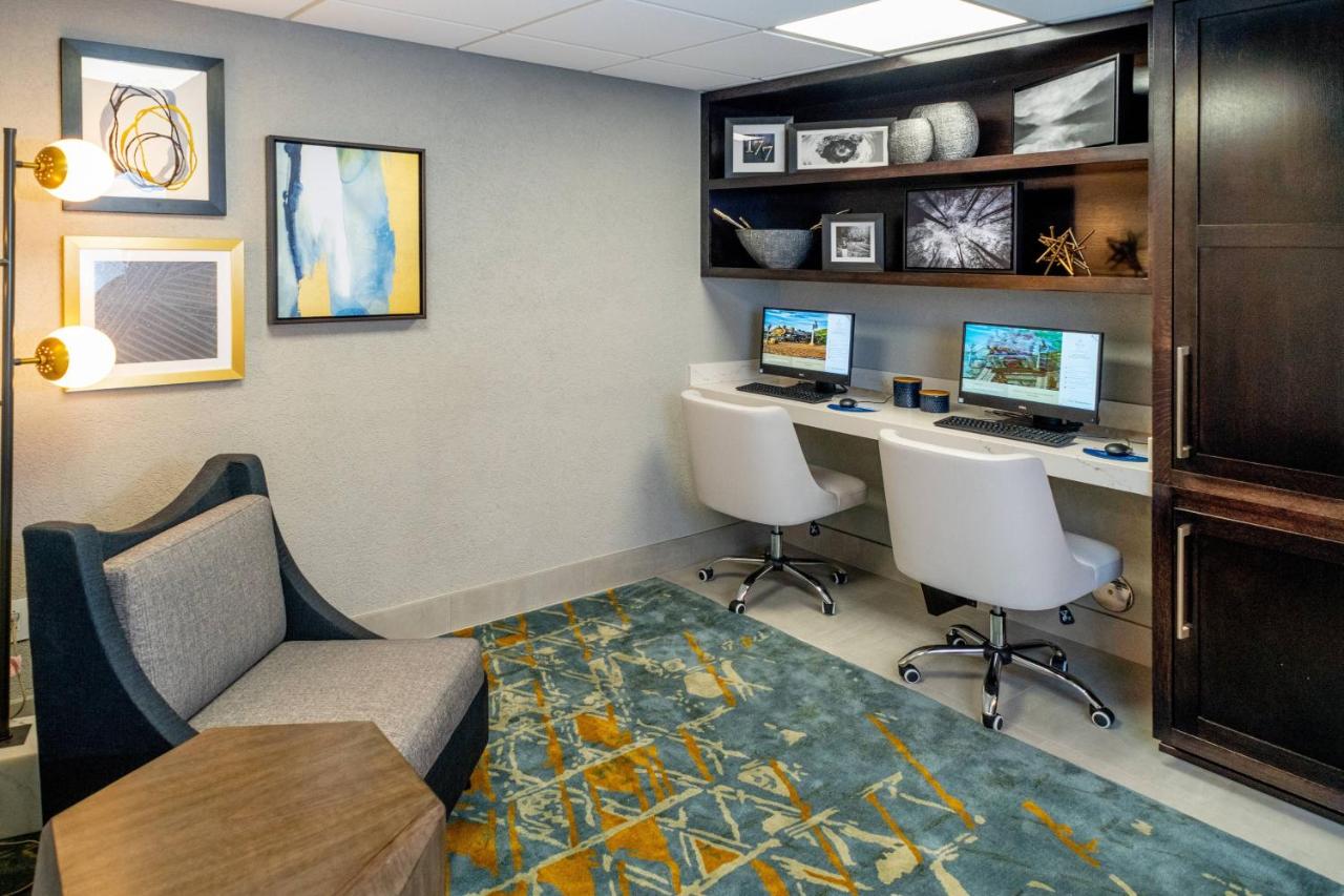 | Delta Hotels Huntington Downtown
