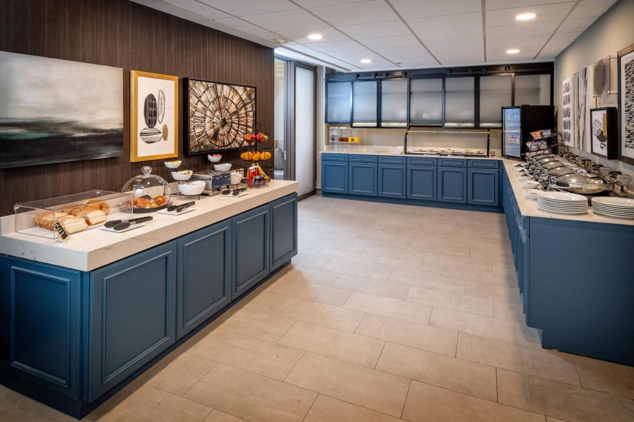 | Delta Hotels Huntington Downtown