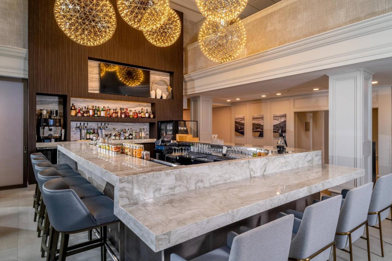 | Delta Hotels Huntington Downtown