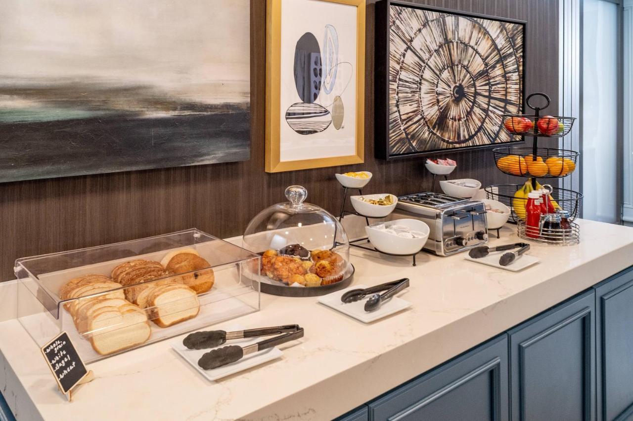 | Delta Hotels Huntington Downtown
