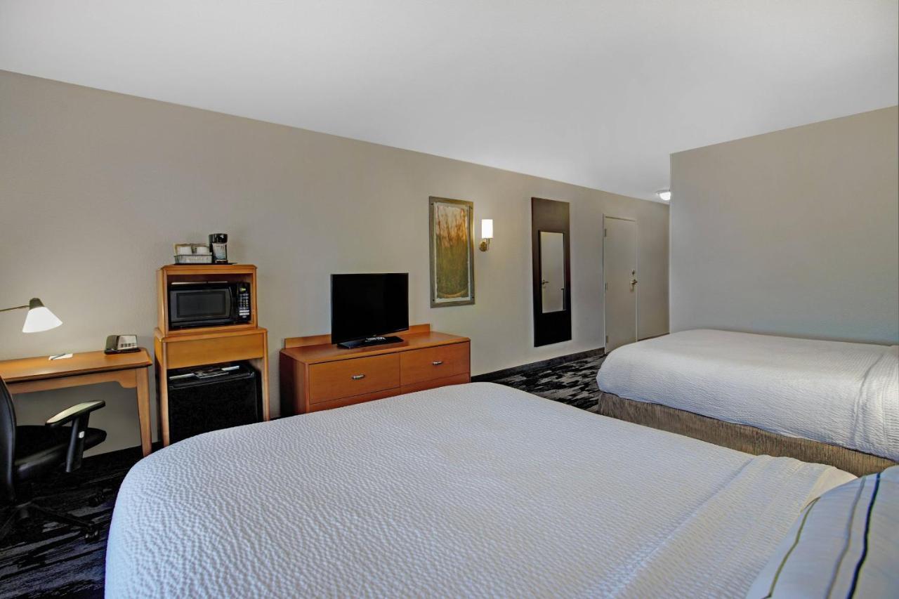 | Fairfield Inn and Suites Carlsbad