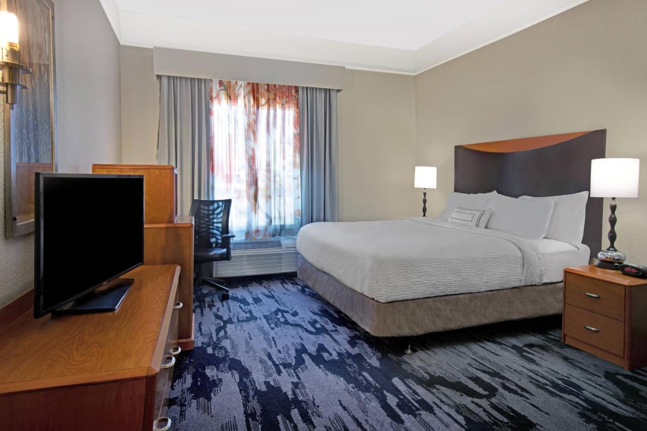 | Fairfield Inn and Suites Carlsbad