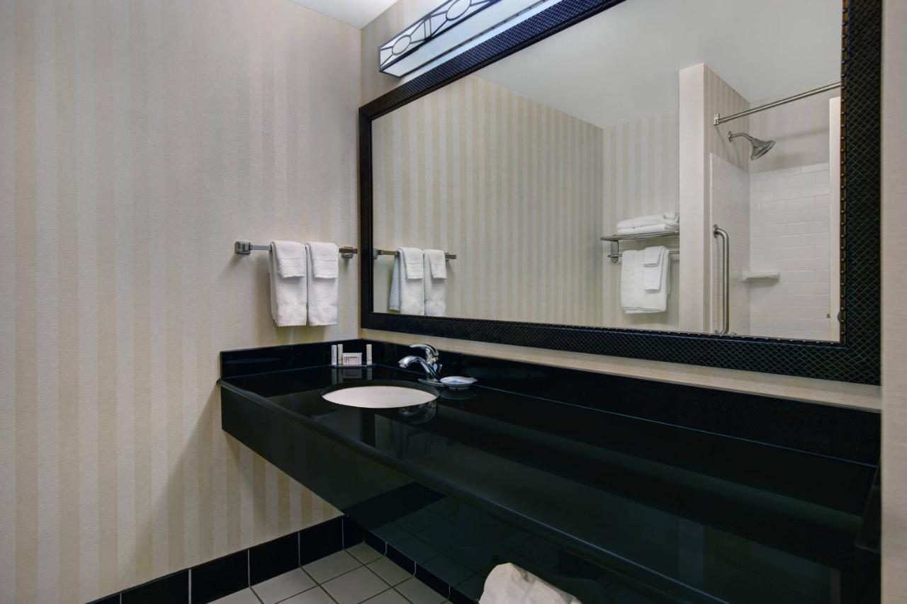 | Fairfield Inn and Suites Carlsbad