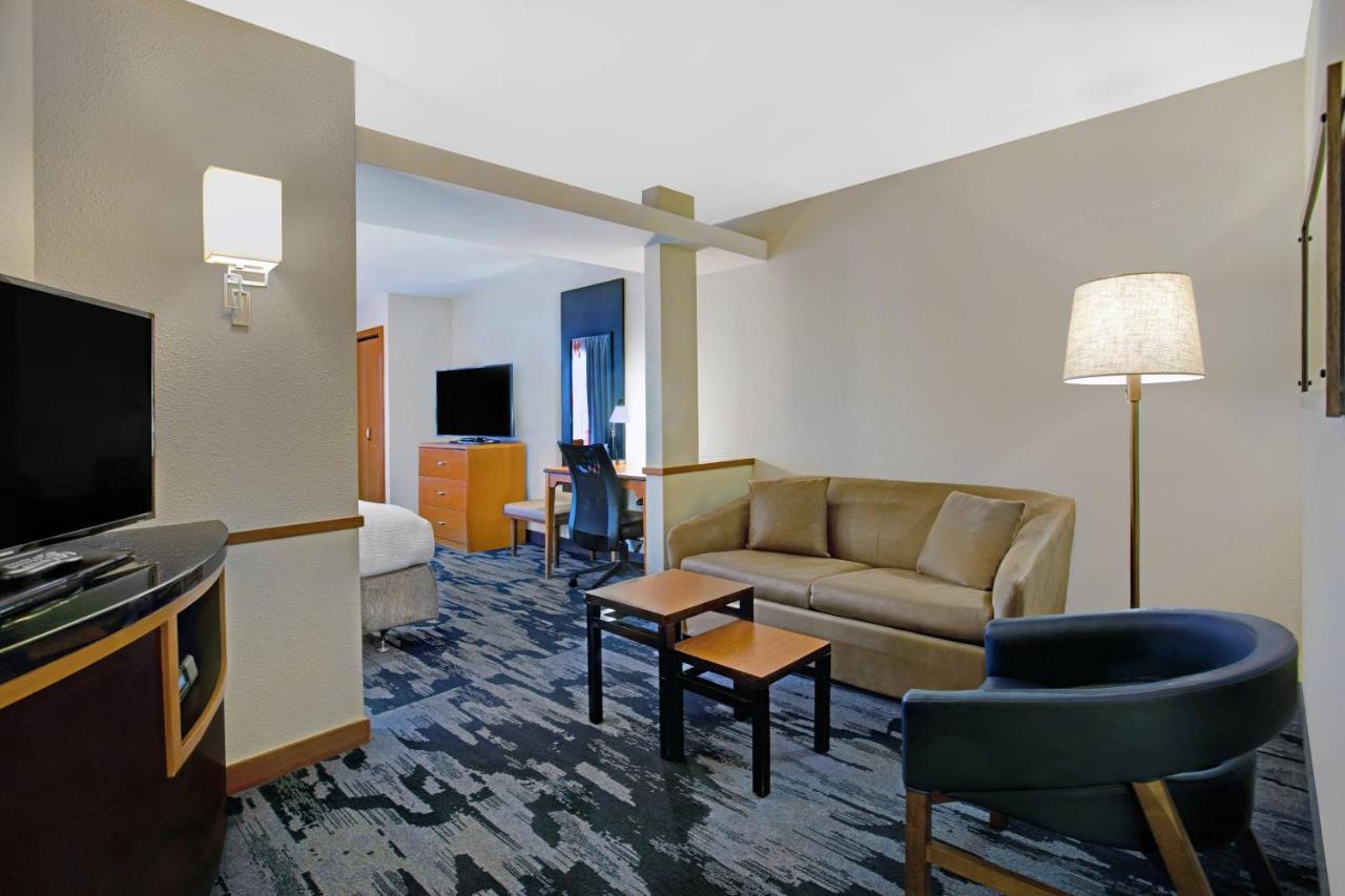 | Fairfield Inn and Suites Carlsbad