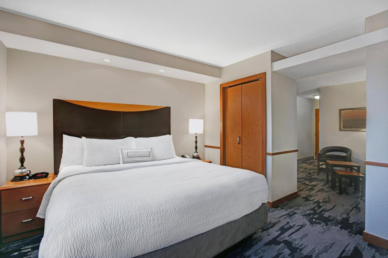 | Fairfield Inn and Suites Carlsbad