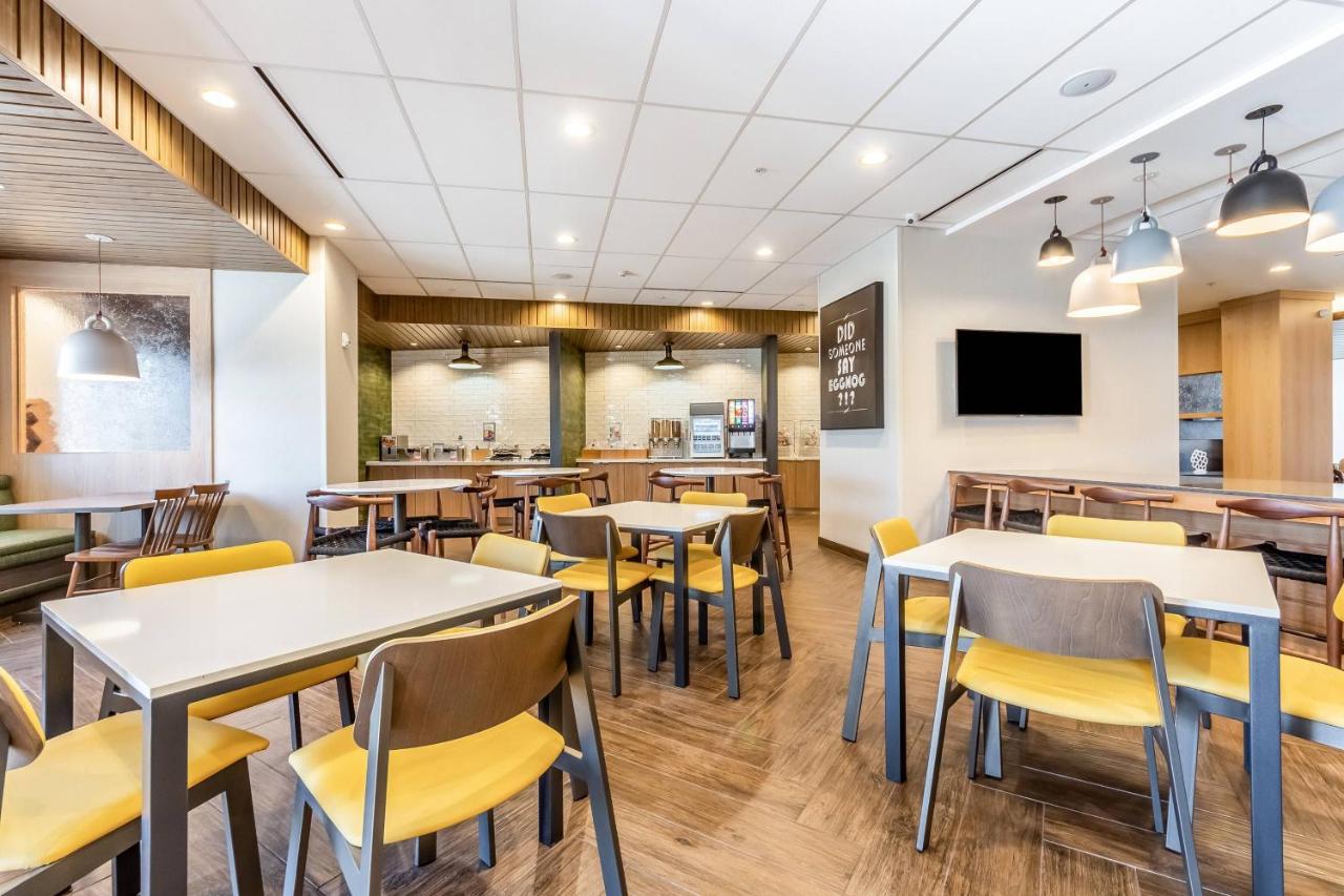 | Fairfield Inn & Suites Dallas Arlington South