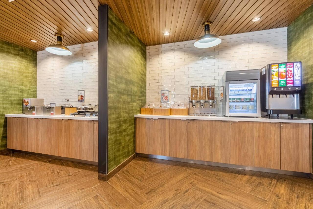 | Fairfield Inn & Suites Dallas Arlington South